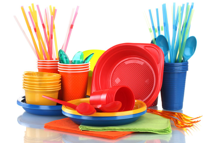 disposable plastic tableware and napkins (large image)