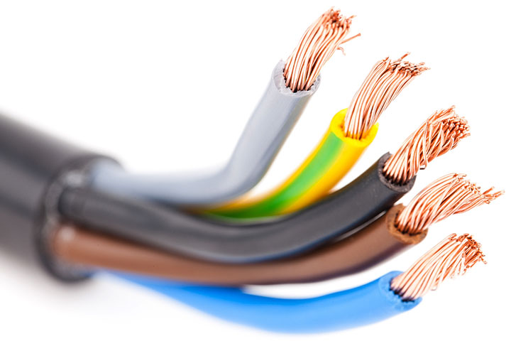 copper electrical wires in an insulated cable (large image)