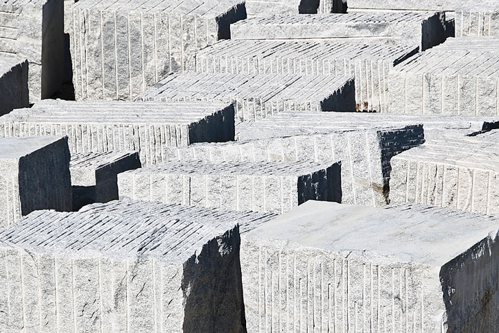 granite blocks in a quarry (large image)