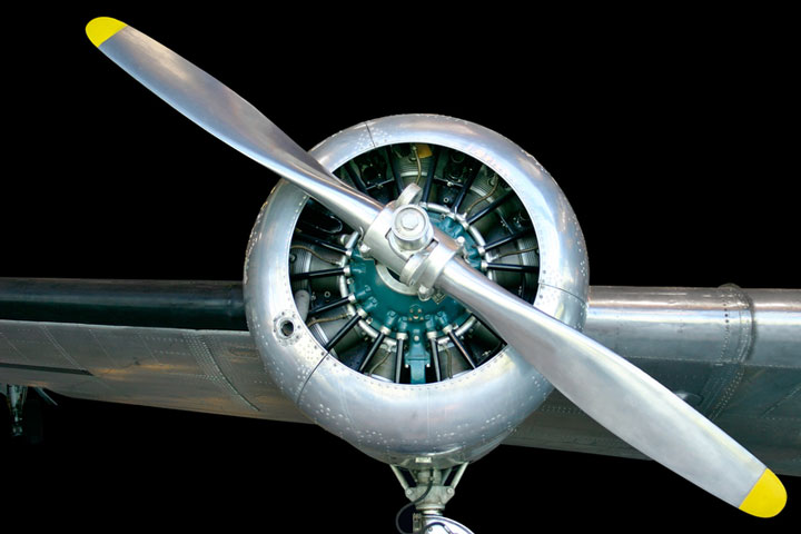 an aircraft propeller (large image)