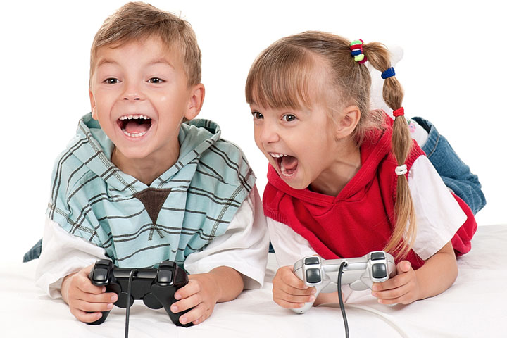 children playing a video game (large image)